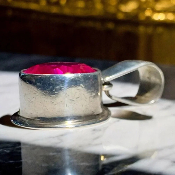 Extraordinary Natural Pinkish-Red Sapphire Sterling Silver Pendant - Picture 12 of 15